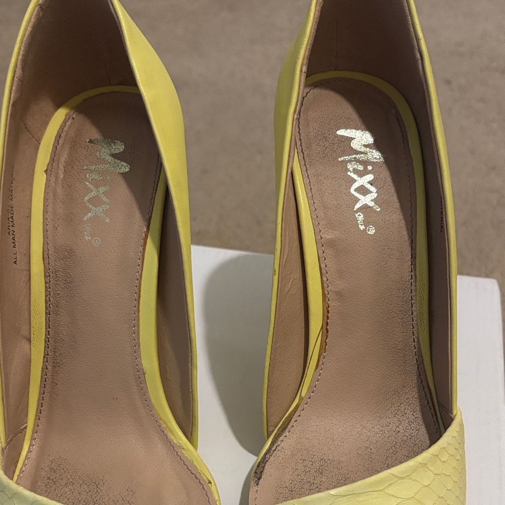 Yellow Pointed-Toe High Heels - Picture 5 of 5